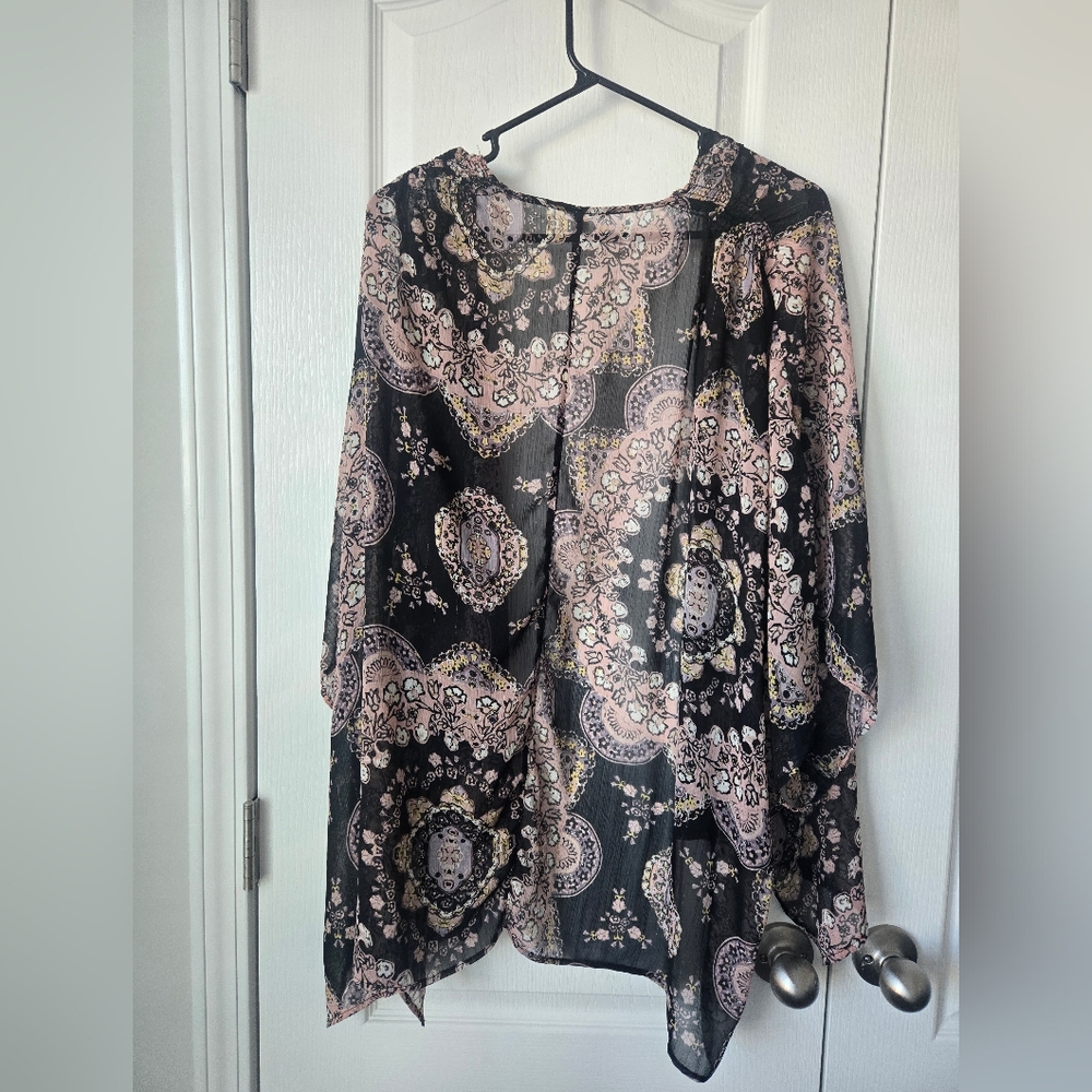 Maurice's Kimono - Picture 3 of 3